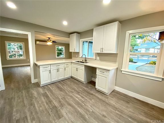 4th image of 94 W King St
