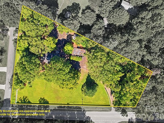 3rd image of 8911 Mount Holly Huntersville Rd
