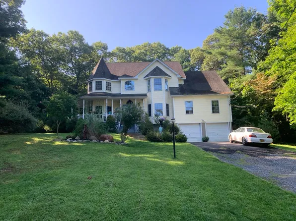 24 Lake Ter, Middle Island, NY 11953