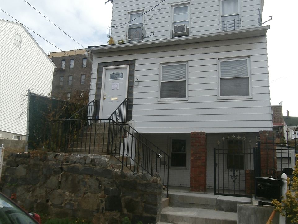 2nd image of 4628 Carpenter Ave