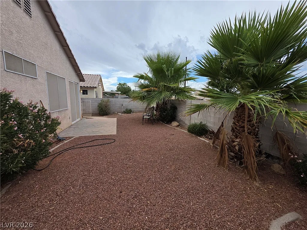 3 bed, 2.0 bath, 1602 sqft, $2,274 — Photo 4
