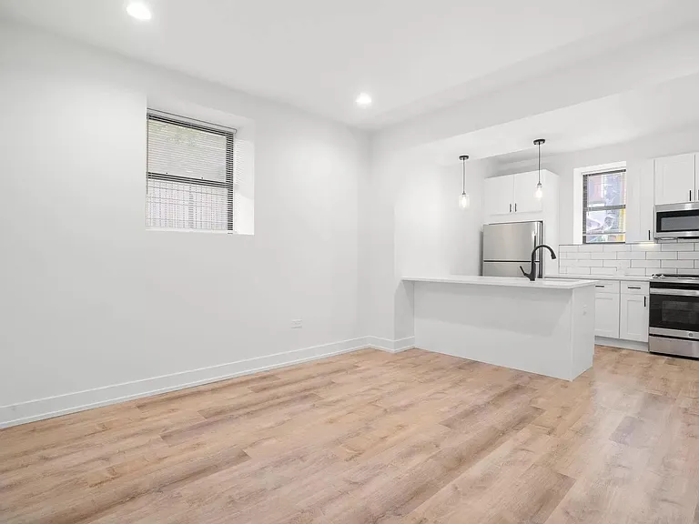 2219 N Hamilton Ave #6 — Photo 2