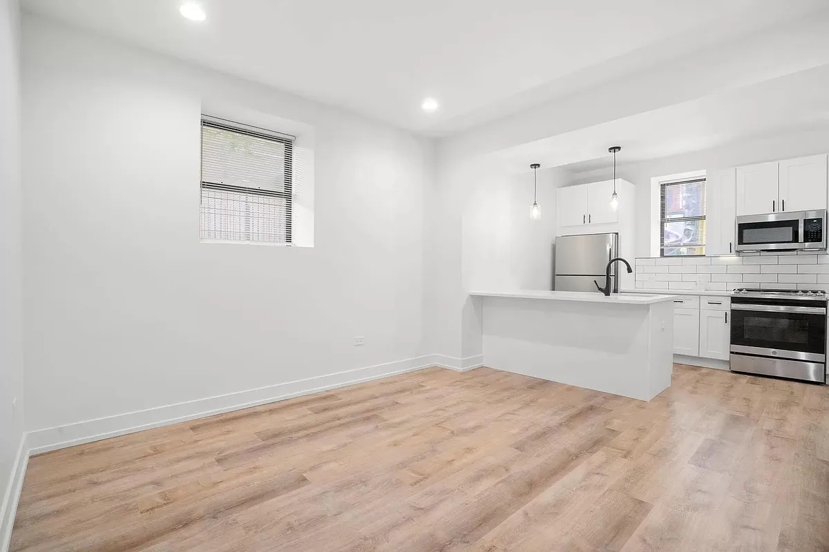 Building Photo - 2219 N Hamilton Ave #6