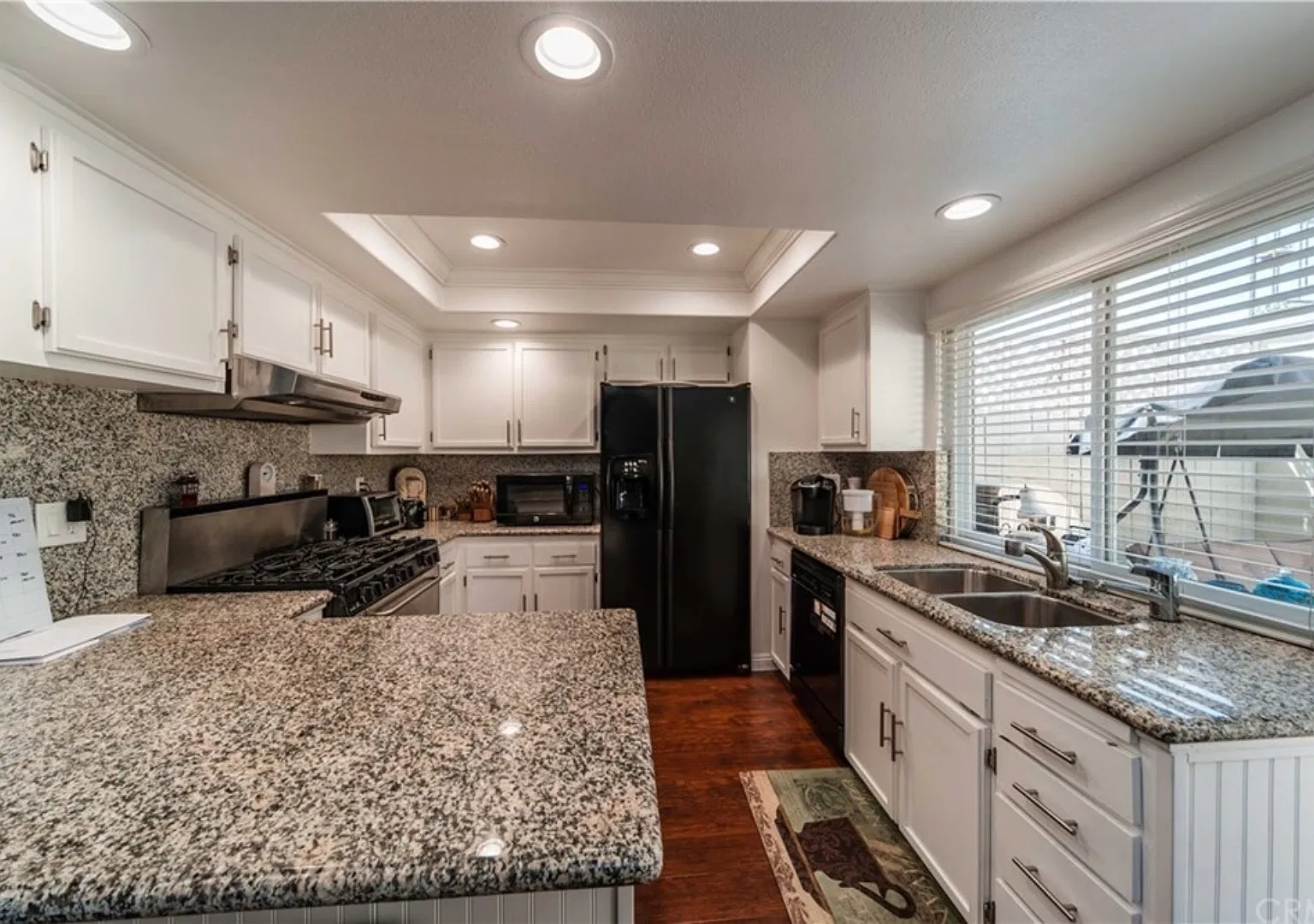 3 bed, 2.5 bath, 1320 sqft, $3,850 — Photo 2