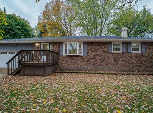 2511 Crowsnest Dr, Hobart, IN 46342