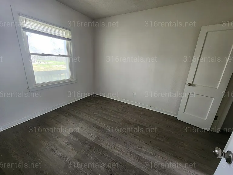 847 N Glendale St — Photo 1
