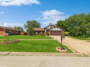 16460 Prince Dr, South Holland, IL 60473