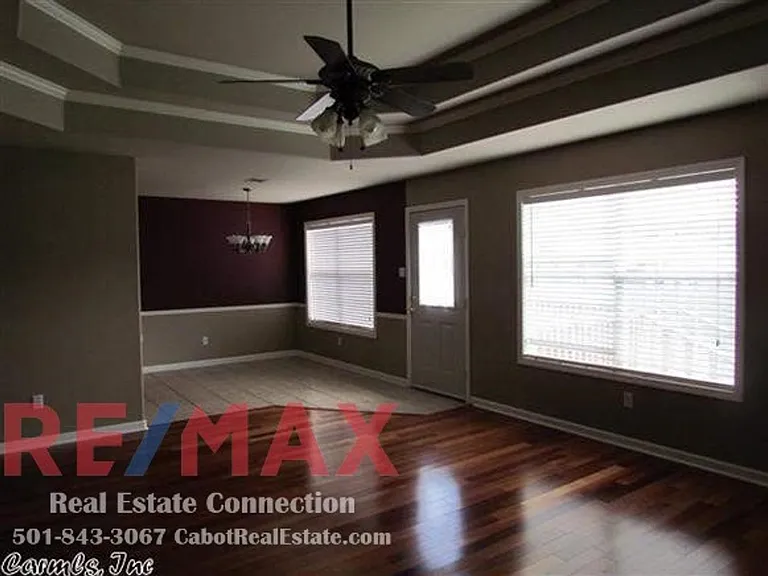 54 Magnolia Dr — Photo 2