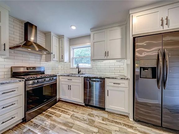 The kitchen of 7550 Booth Drive, Prairie Village, Kansas