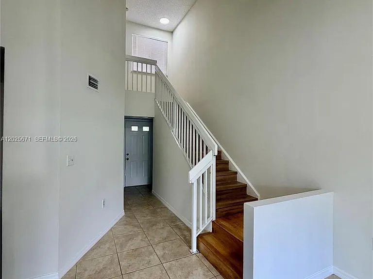 19216 Glenmoor Dr #19216 — Photo 23