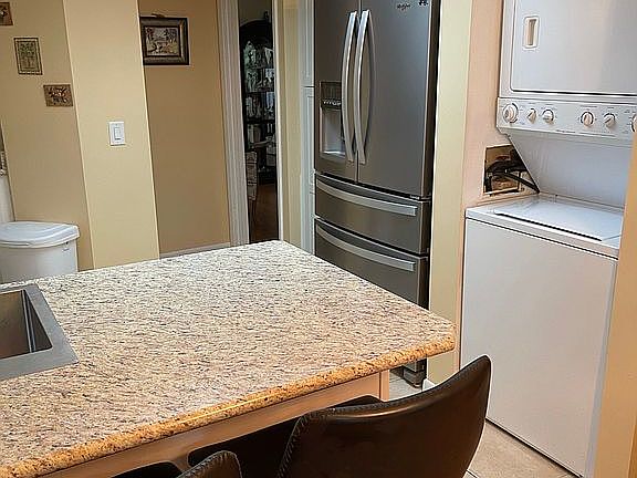 3rd image of 6 Surrey Ct