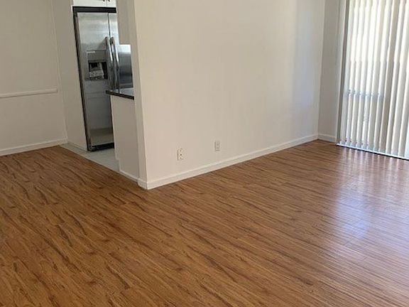 4th image of 3609 Mentone Ave #8