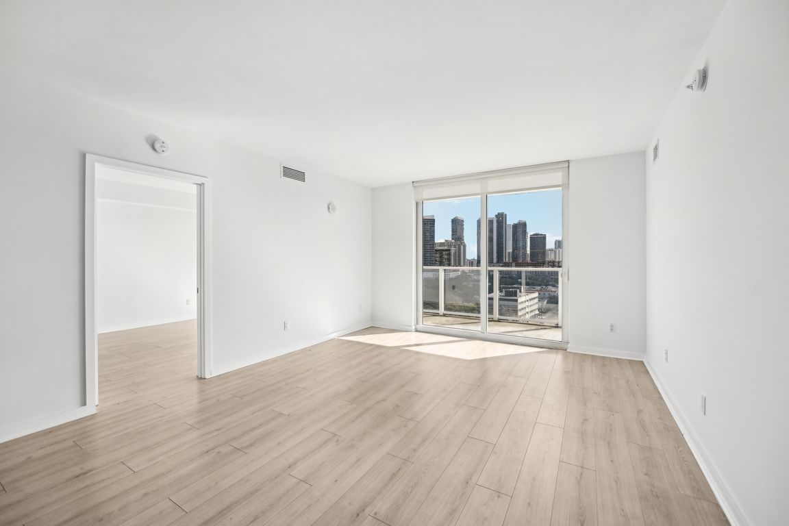 Biscayne Blvd 1516-003.jpg