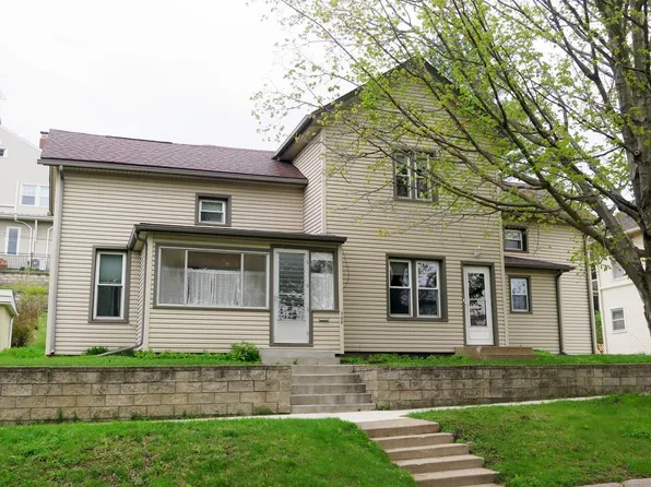 305 S Mill St, Decorah, IA 52101