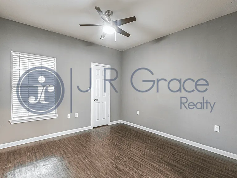 1521 Bagby Ave — Photo 14