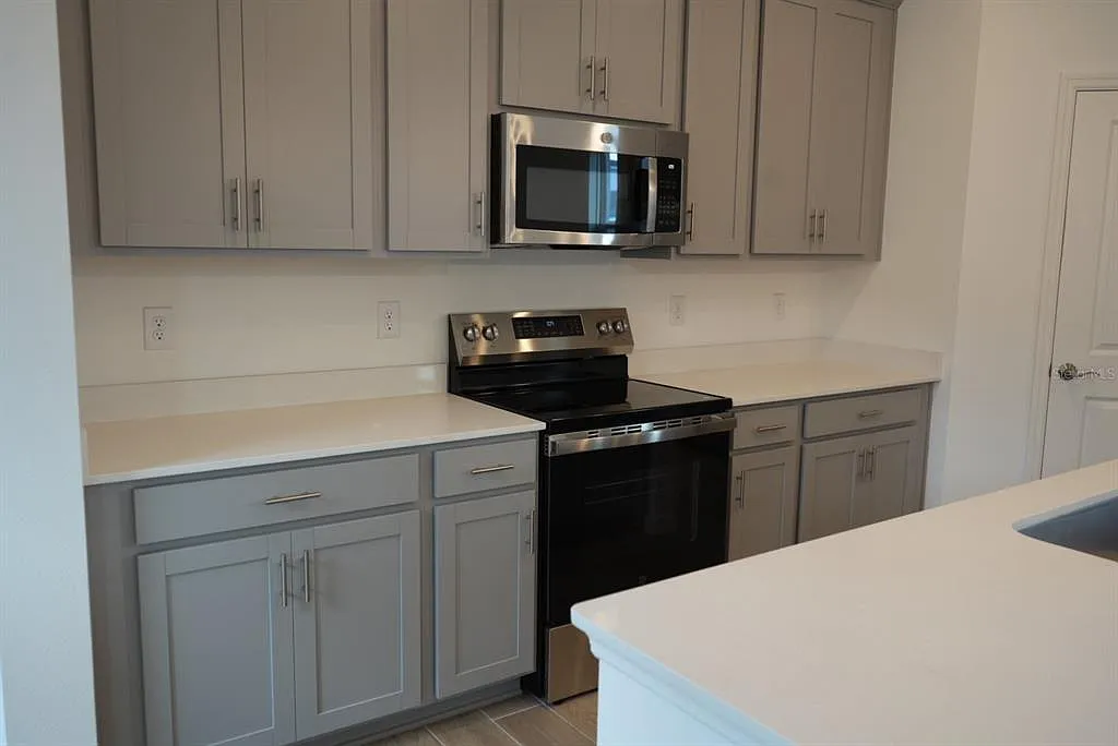 4 bed, 3.0 bath, 2198 sqft, $2,700 — Photo 2