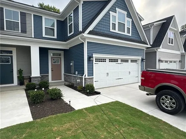2078 Striper Ct, Carrollton, VA 23314