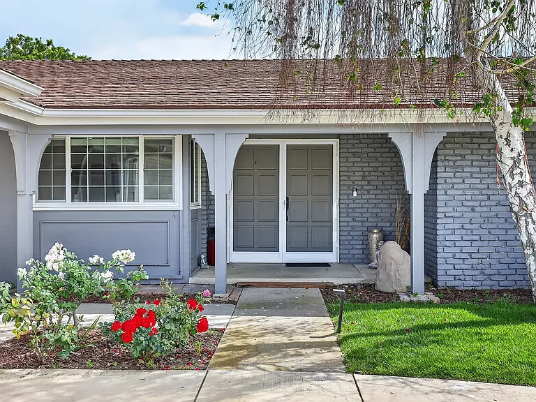 212 E Avenida De Los Arboles — Photo 2
