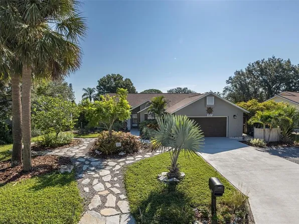 2257 Sand Bay Dr, Holiday, FL 34691