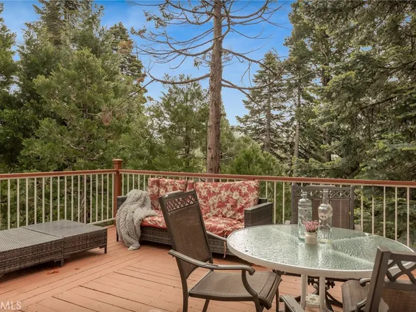 395 Primrose Cir, Lake Arrowhead, CA 92352