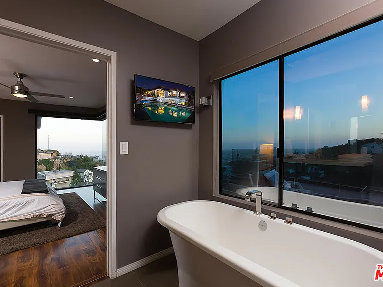1733 Sunset Plaza Dr — Photo 39