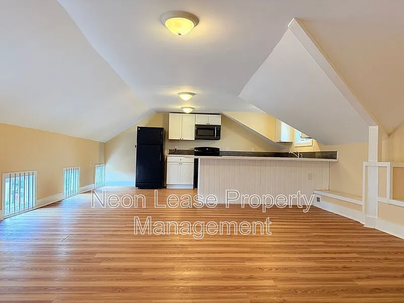 4 bed, 2.0 bath, $2,100 — Photo 2
