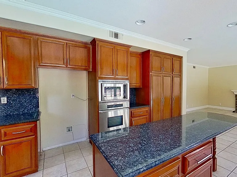 4749 E Bradford Ave — Photo 14