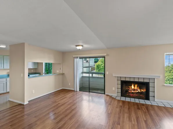 585 Hawthorne St APT 207, Monterey, CA 93940