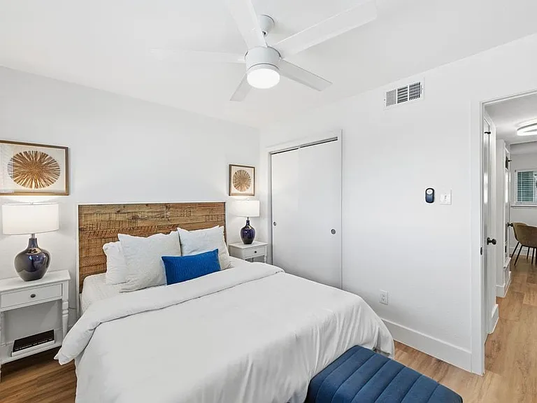 CrestHaus Apartments — Photo 12