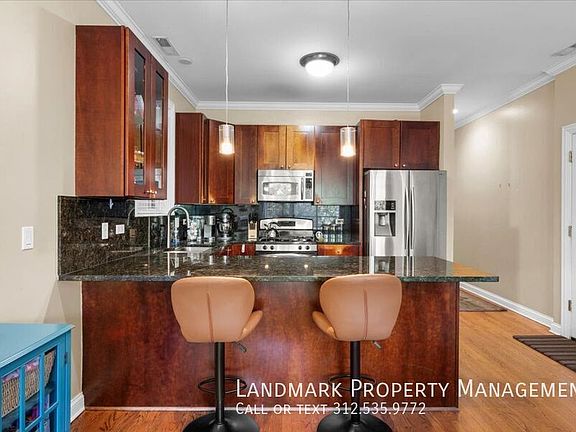 4th image of 1024 N Hermitage Ave #2