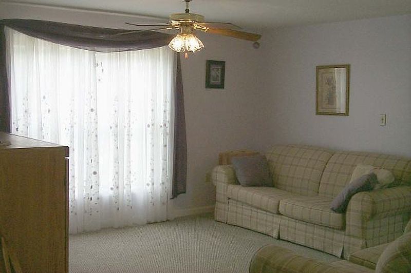 2nd image of 11 MONTREAUX Lane