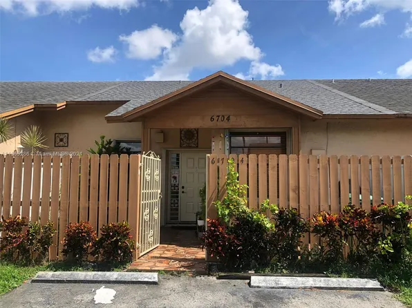 6704 NW 188th Ter, Hialeah, FL 33015