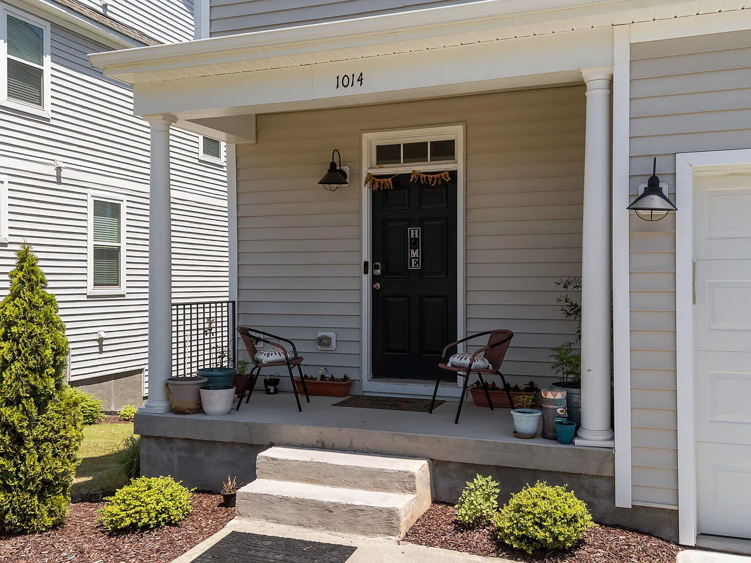 3 bed, 2568 sqft, $2,250 — Photo 2