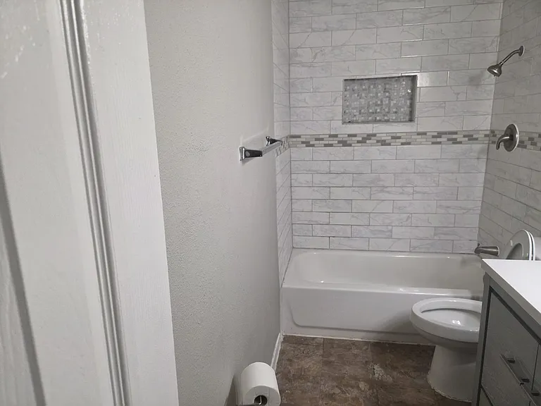 1001 Grants Pkwy — Photo 3