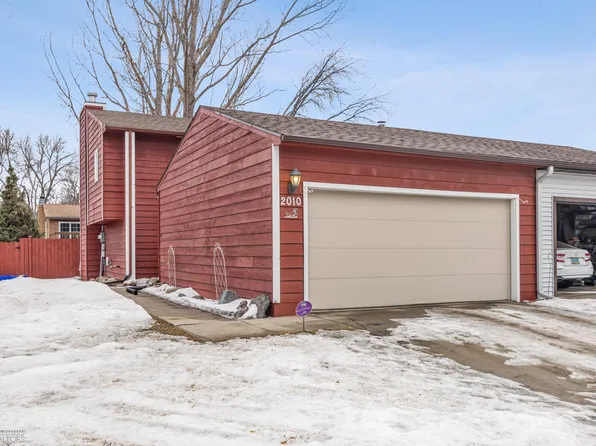 2010 28th Ave S, Fargo, ND 58103