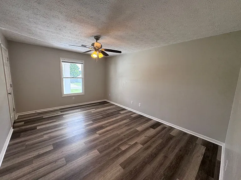 105 Grogan Cir — Photo 25