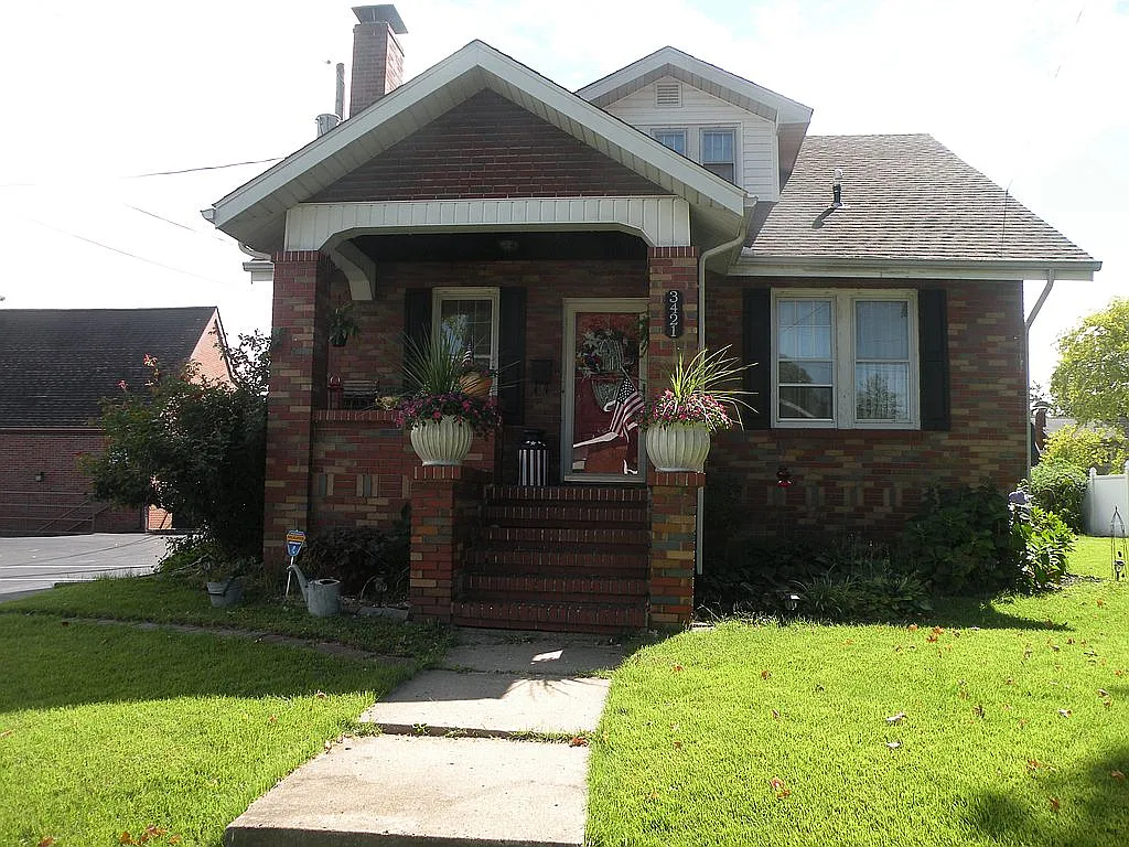3421 Oakwood Ave photo 1