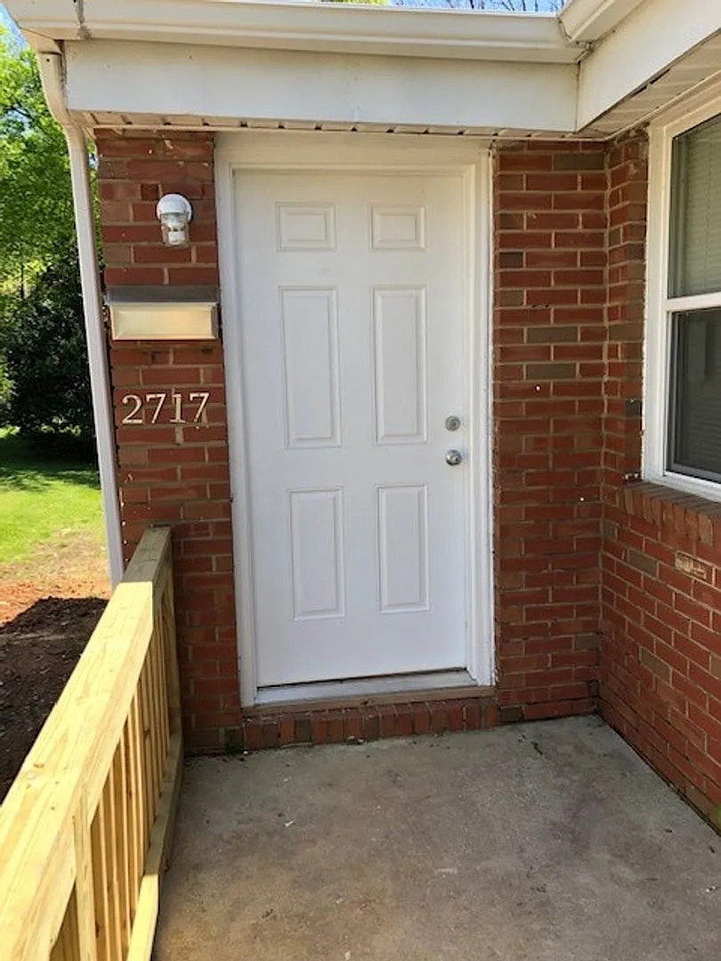 Cute 2 Bedroom Duplex near Freedom Drive — Photo 1