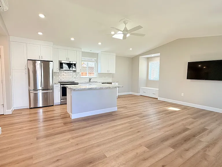 205 Barbara Ct #A — Photo 5
