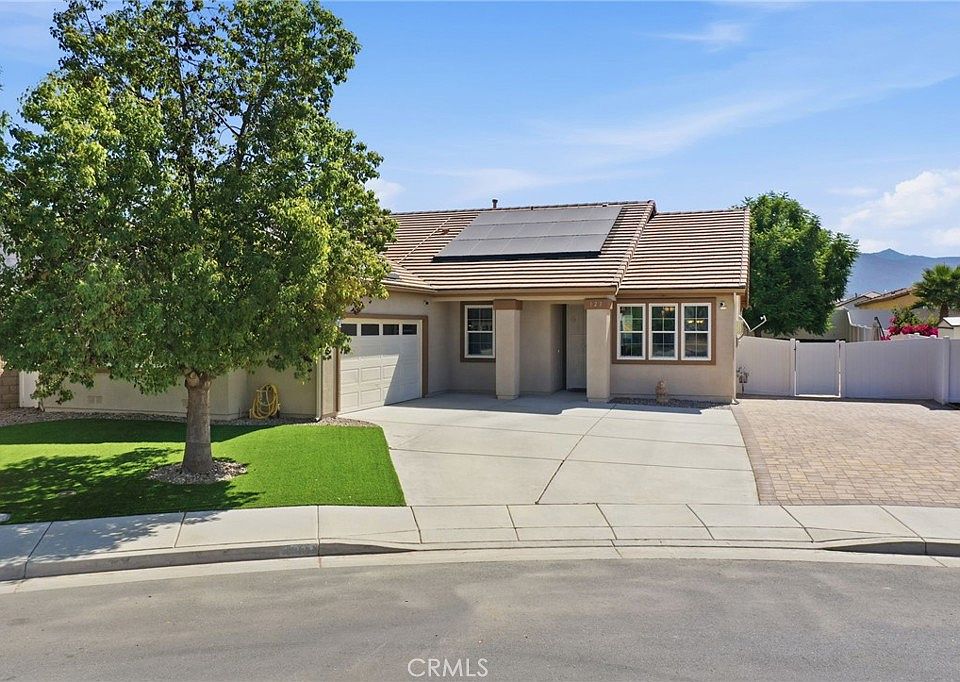 1st image of 123 Lily Ln