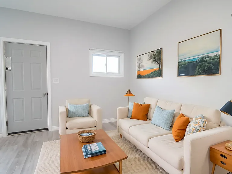 7 Sherwood Forest Trl — Photo 1