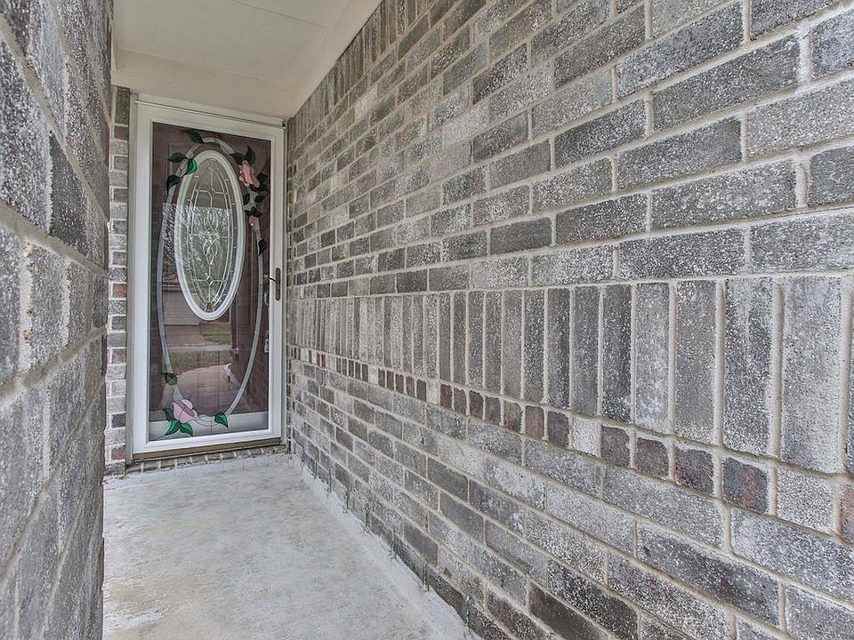 1st image of 12302 Carriage Oak Cir