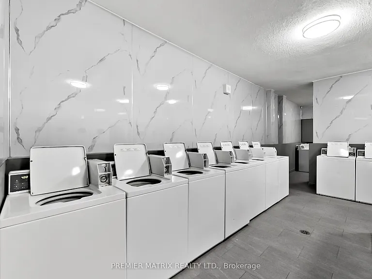 65 Thorncliffe Park Dr #1411 — Photo 27