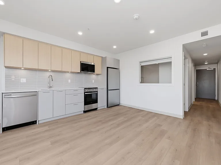 1529 Oxford St — Photo 95