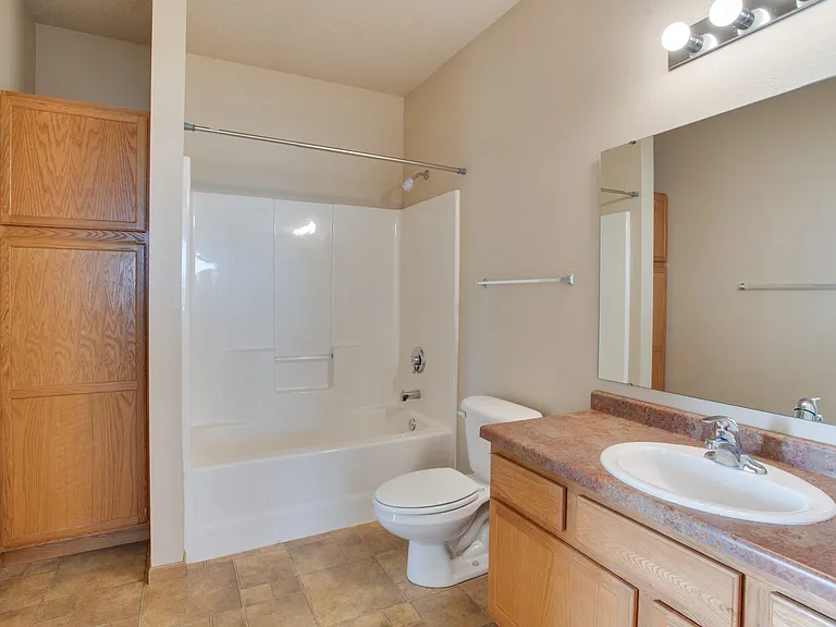 Osgood Place Apartments Bathroom