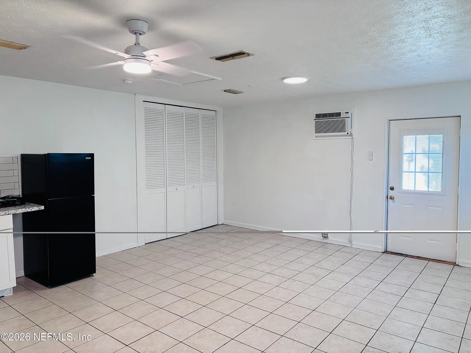 1 bed, 1.0 bath, 300 sqft, $950 — Photo 3