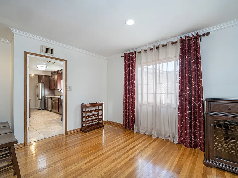 14024 Cantlay St — Photo 11