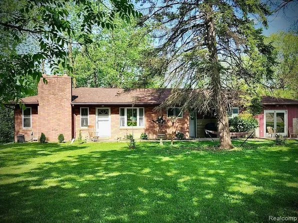 9469 N Saginaw Rd, Mount Morris, MI 48458