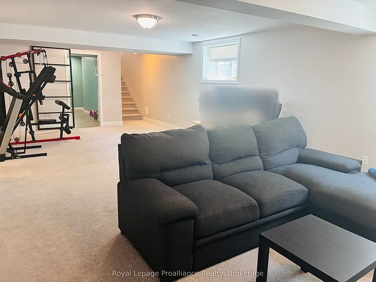 48 Mercedes Dr — Photo 37