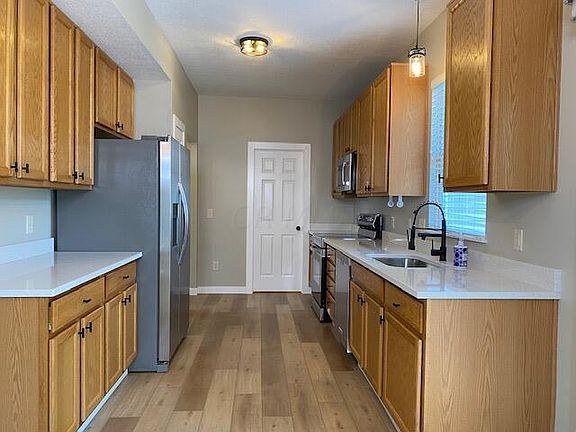 3rd image of 7173 Hillmont Dr